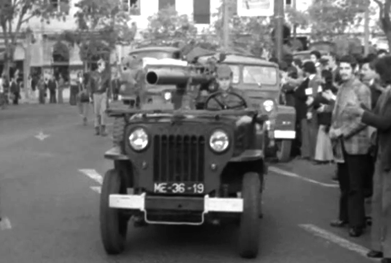 Manifestação de apoio à Revolução de 25 de Abril em Lisboa