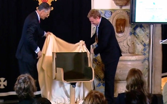 Cavaco Silva recebe cadeira