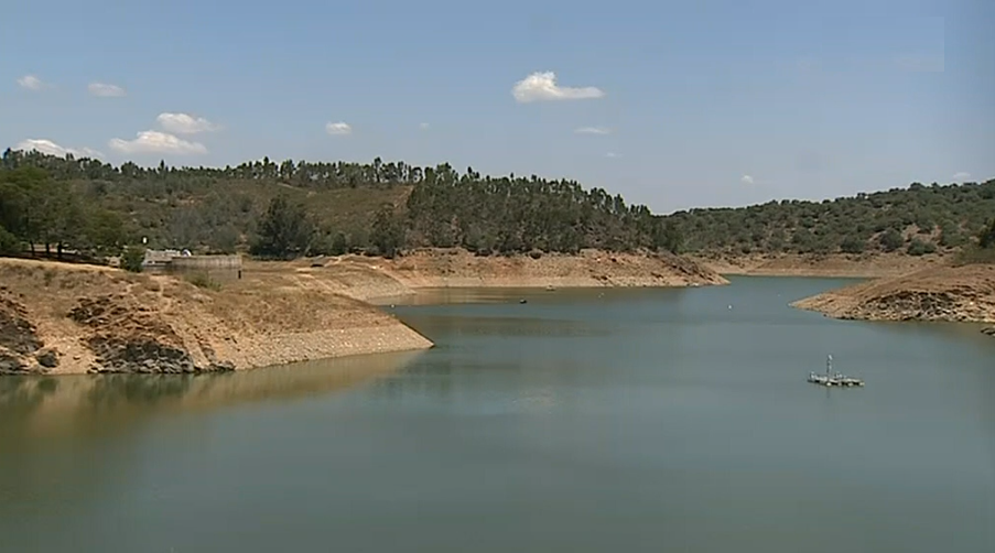 Barragens com  níveis baixos