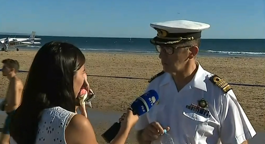 Avioneta aterra de emergência na praia de São João da Caparica