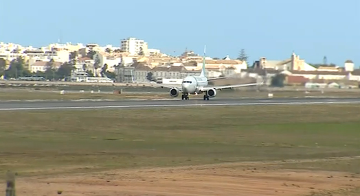 Avião aterra de emergência no Aeroporto de Faro