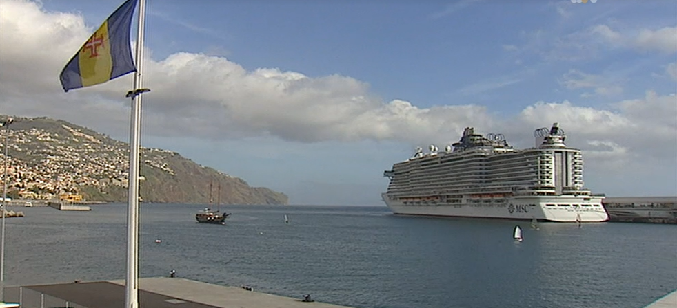 Navio cruzeiro Seaview da MSC Cruises no Funchal