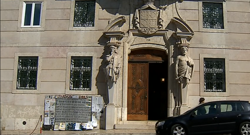 Investigação a deputados devido às moradas