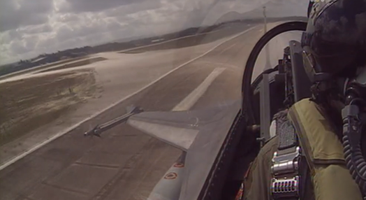 FAP escolta avião que aterra de emergência no aeroporto de Faro