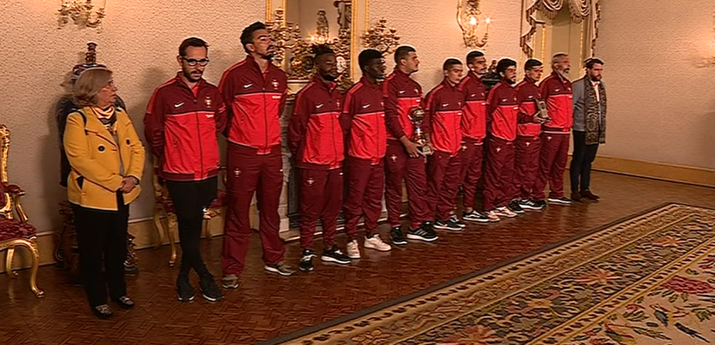 Presidente da República recebe seleção de futebol de rua