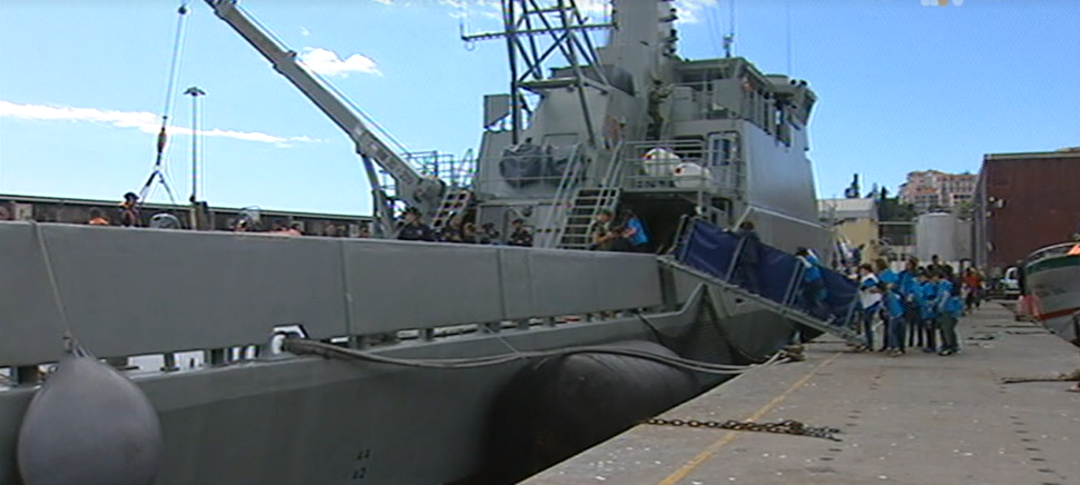 Alunos do ensino básico visitam o navio patrulha NRP Mondego