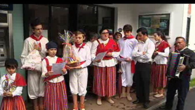 Tradição popular do “Pão por Deus”
