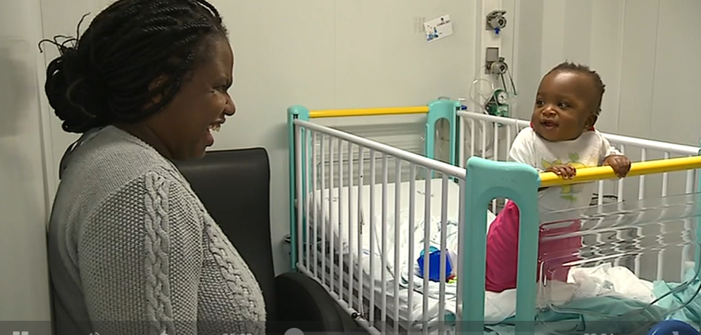 Ala pediátrica em contentores