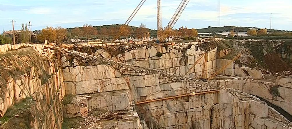 Alerta para perigo de derrocada de estrada