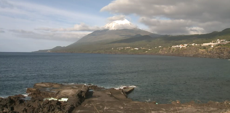 Ilha do Pico com Neve