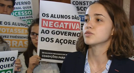 Manifestação alunos da Escola Vitorino Nemésio