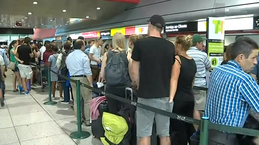 Ligações aéreas suspensas para a Madeira