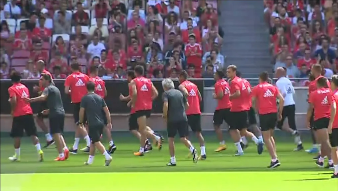 Futebol: Treino aberto do Benfica
