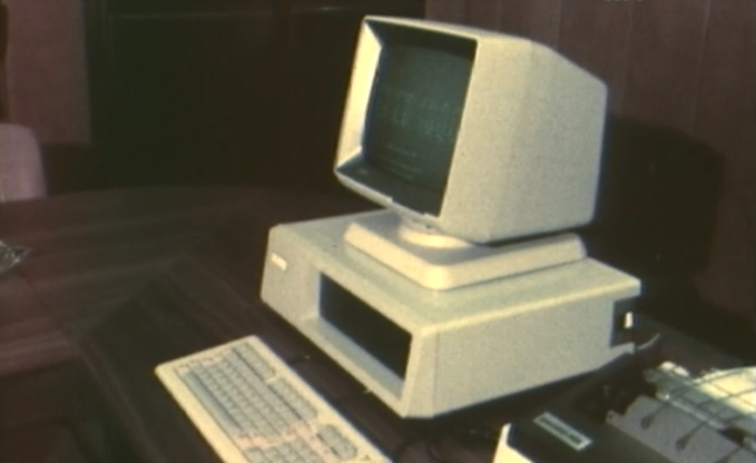 Entrega de computador à Associação Portuguesa de Criatividade