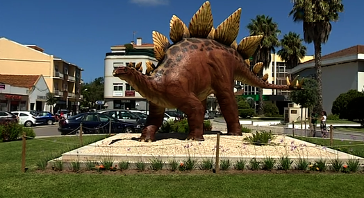 “Dinossauros Saem a Rua” na Lourinhã