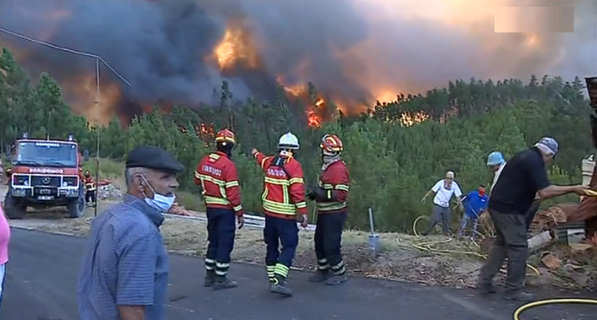 Incêndio florestal em Mação obriga a evacuar uma aldeia – RTP Arquivos