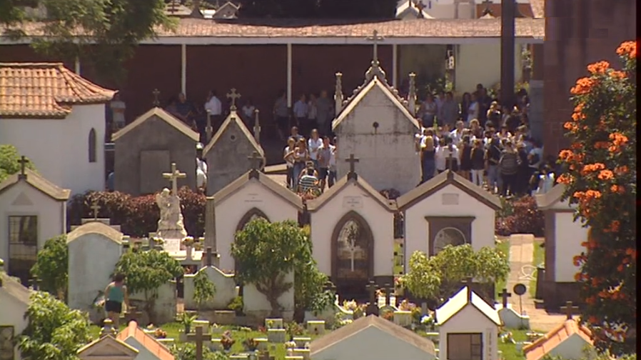 Funeral de vítimas da queda de árvore no Monte