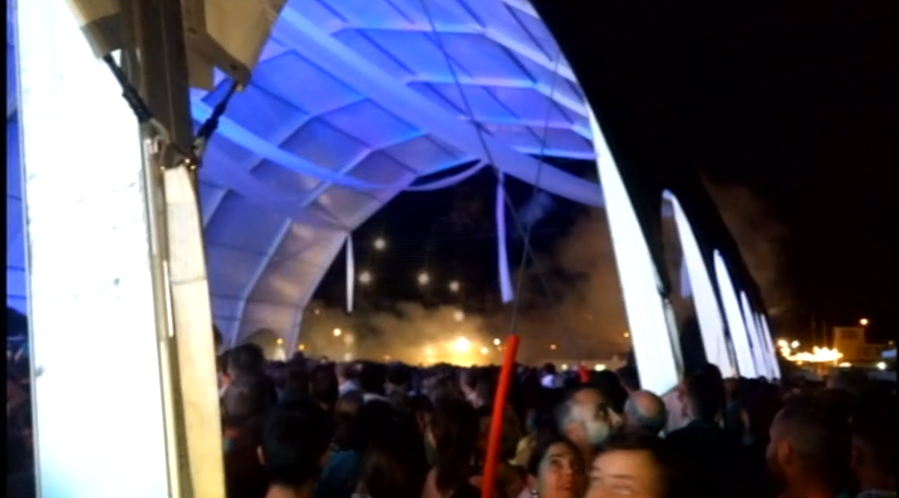 Rebentamento de caixa de fogo de artifício nas Festas de Praia da Vitória