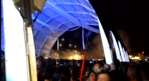Rebentamento de caixa de fogo de artifício nas Festas de Praia da Vitória