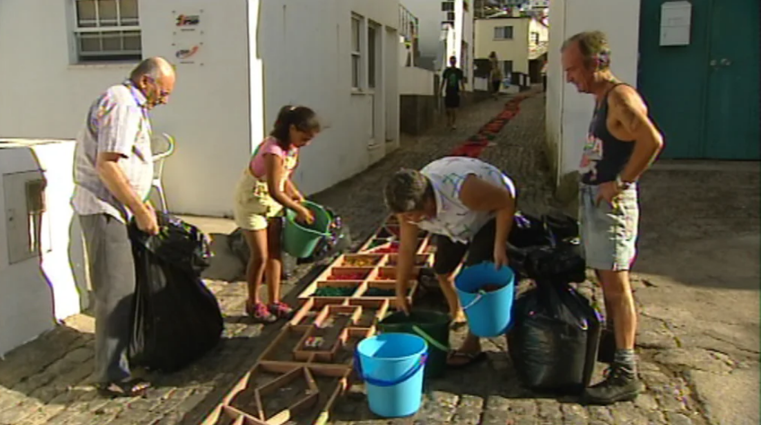 Procissão de Nossa Senhora dos Milagres nas festas da ilha do Corvo