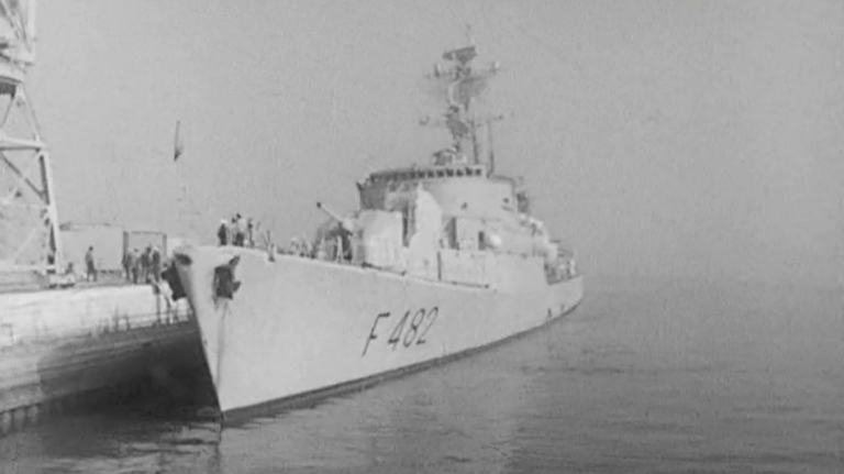 Chegada da Fragata Comandante Roberto Ivens ao Alfeite