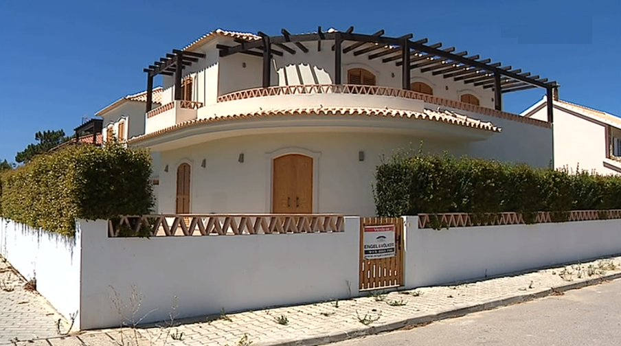 Procura imobiliária na vila de Comporta