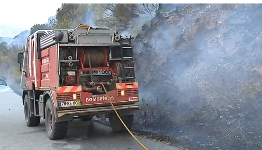 Incêndio florestal em Freixo de Espada à Cinta