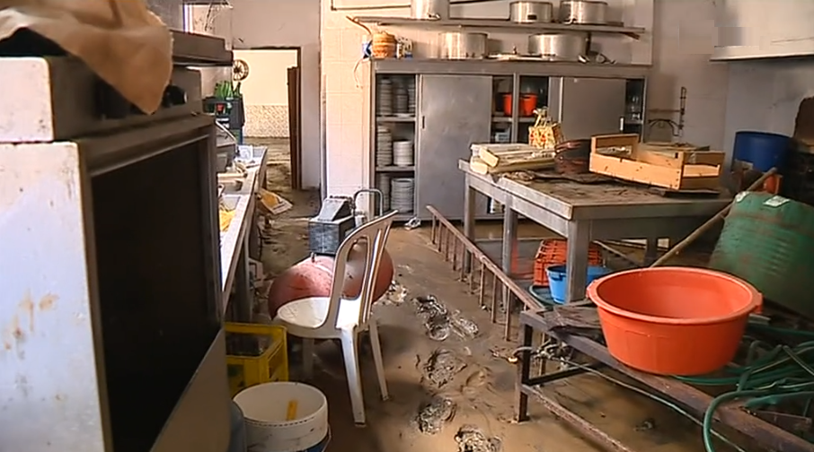 Mau tempo corta Estrada da Beira