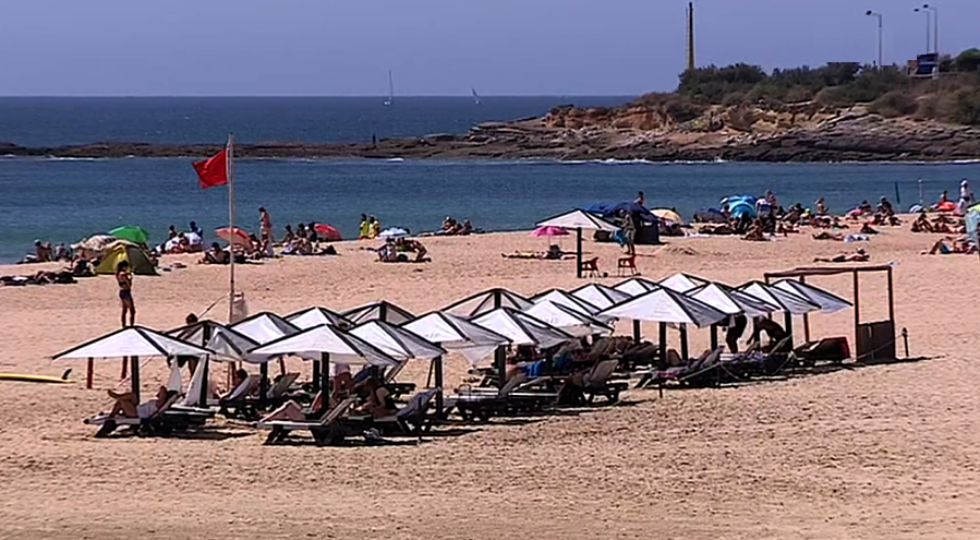 Praia interditada em Carcavelos