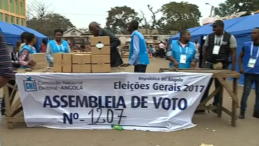Votação nos bairros angolanos