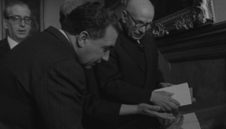 Américo Tomás visita exposição na Torre do Tombo