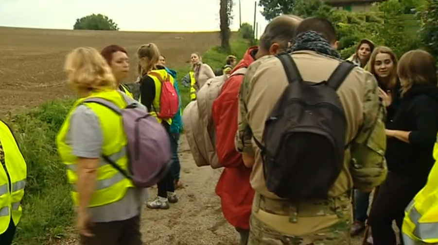 Populares e polícia procuram menina lusodescendente