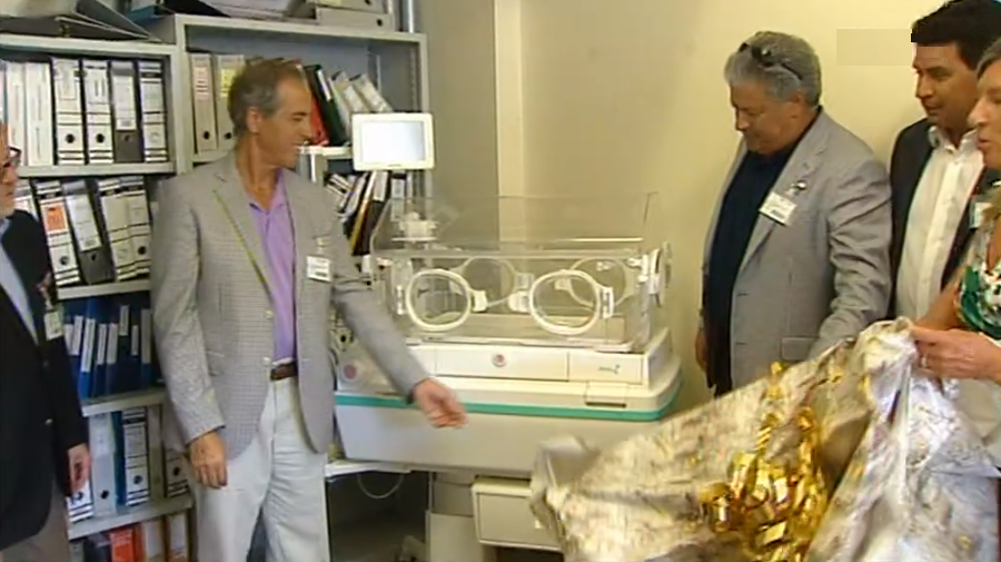 Emigrantes fazem doação ao Hospital do Divino Espírito Santo