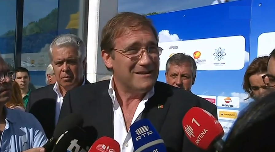 Passos Coelho critica Governo