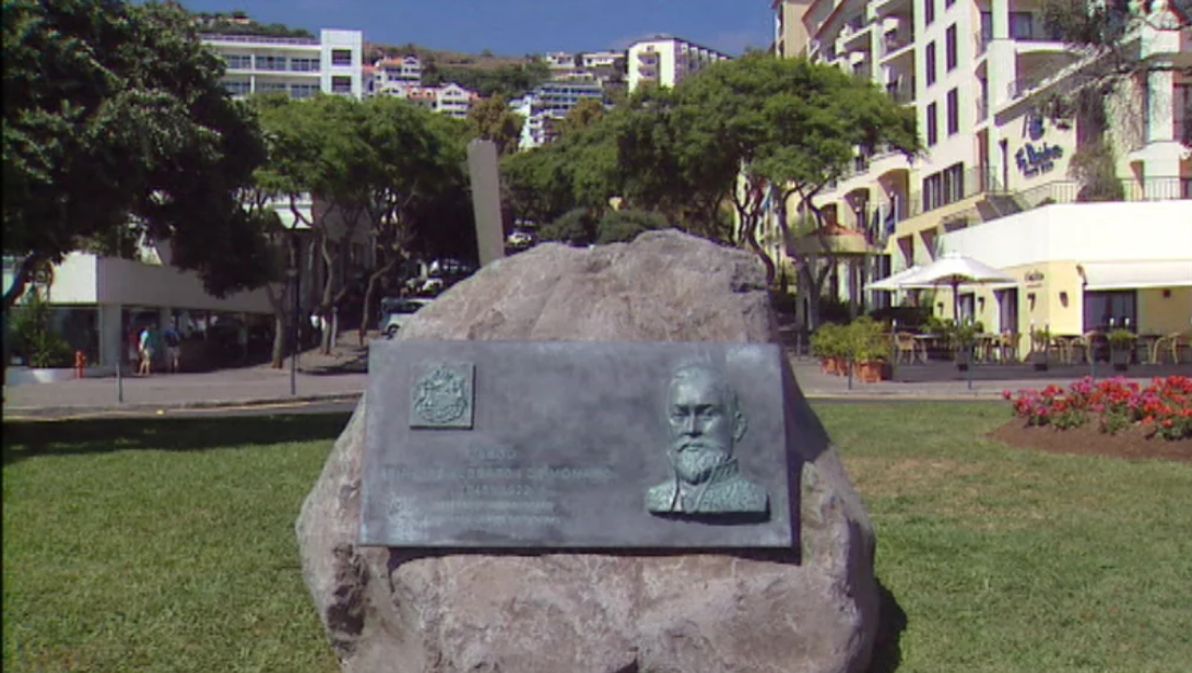 Placa de homenagem ao príncipe Albert I do Mónaco