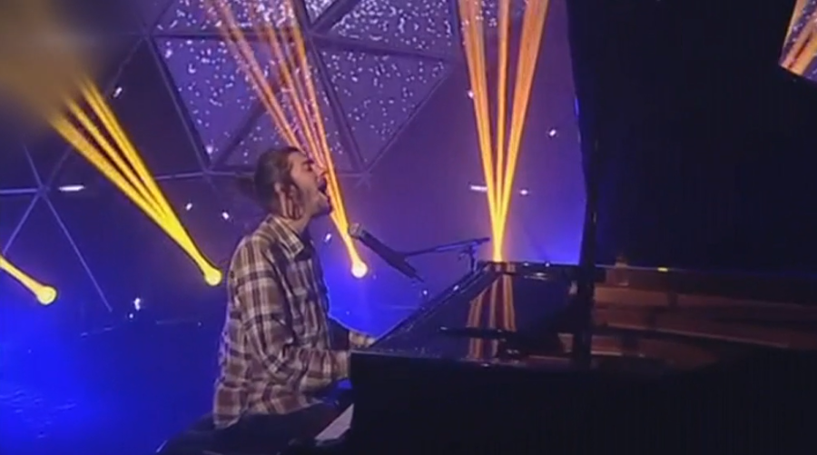 Salvador Sobral ausenta-se do meio artístico