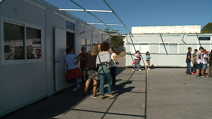 Aulas em contentores em Amares