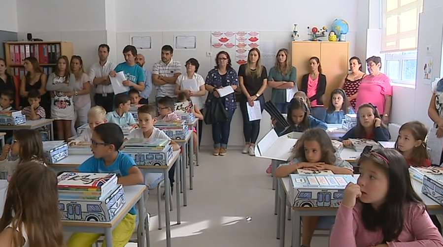 Oferta de manuais escolares aos alunos