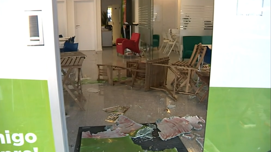 Sede de campanha de Isaltino Morais vandalizada