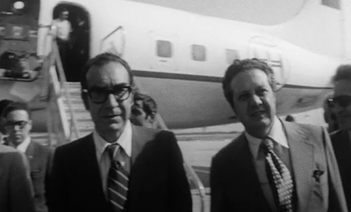 Chegada de Mário Soares e António de Almeida Santos a Argel