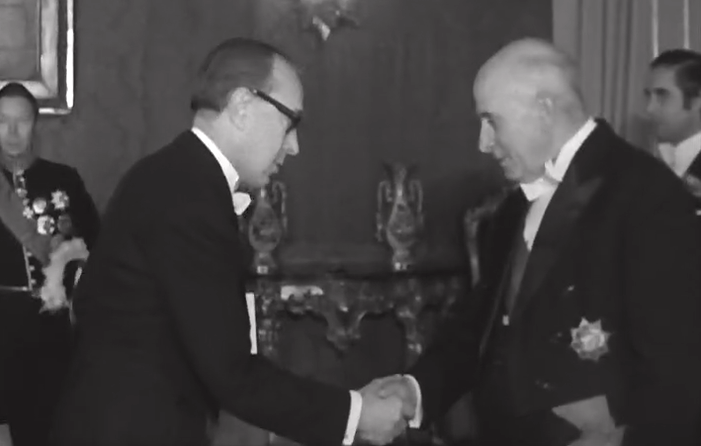 Américo Tomás recebe as cartas credenciais de Herman Kling