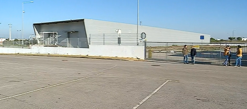 Encerramento de fábrica de painéis solares em Moura