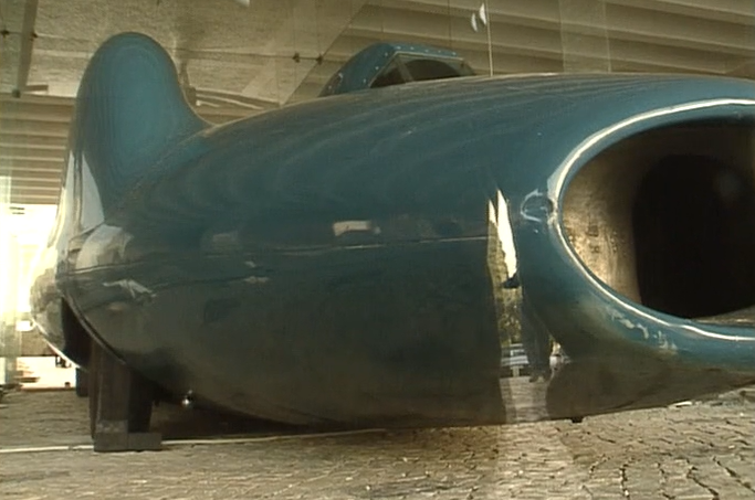 Protótipo do carro “Bluebird” no CCB em Lisboa