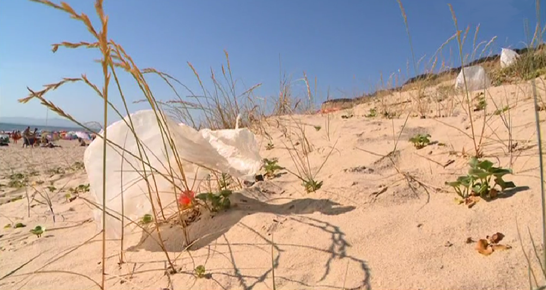 Fragmentos de Plástico e de Redes de Pesca nos Oceanos
