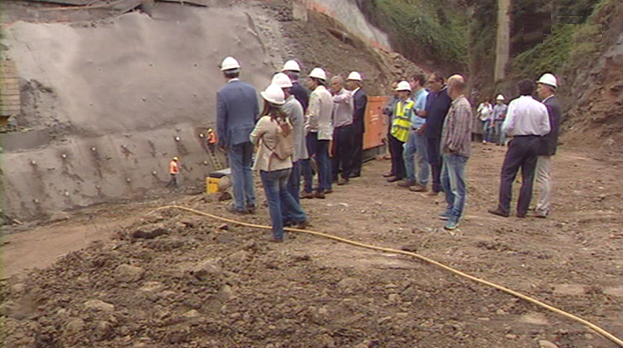 Miguel Albuquerque visita obras na Ribeira do Juncal