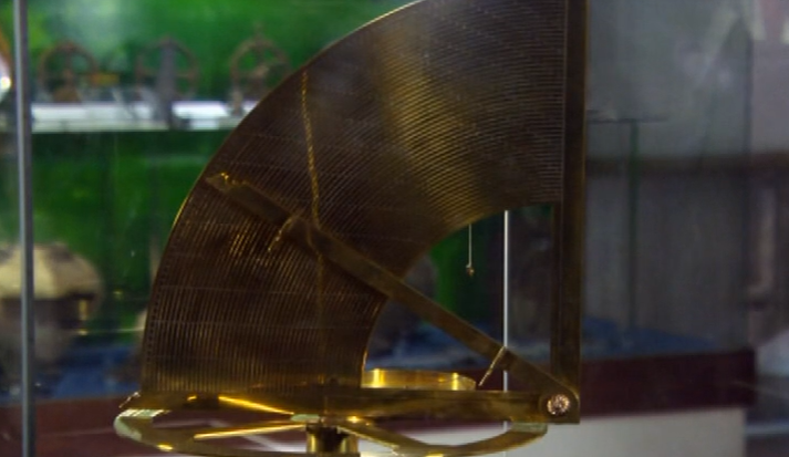 Sala da Aula da Esfera, no Hospital de São José e Nónio no Museu da Marinha