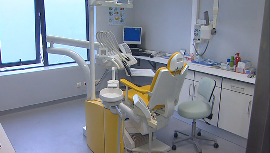 Entrega de equipamento de medicina dentária na Madeira