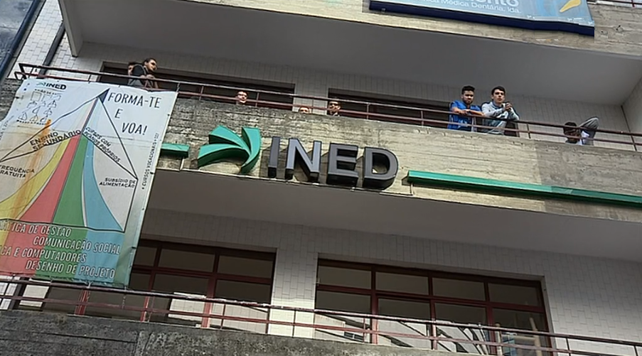 Fecho de escola por falta de financiamento