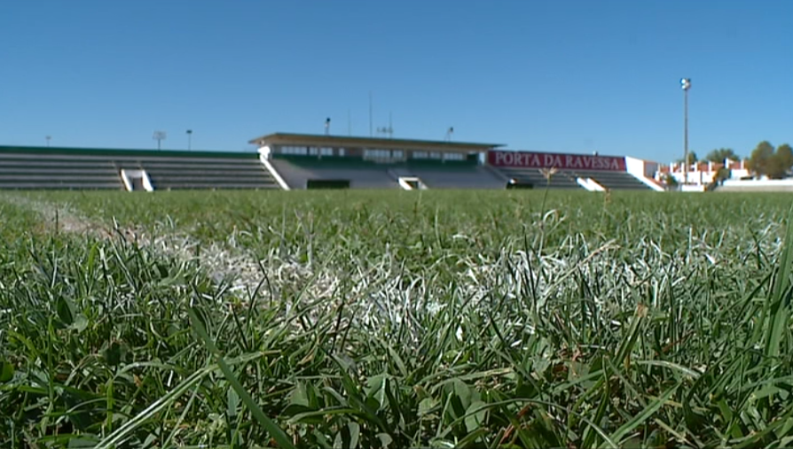 Estádio do Lusitano não cumpre requisitos