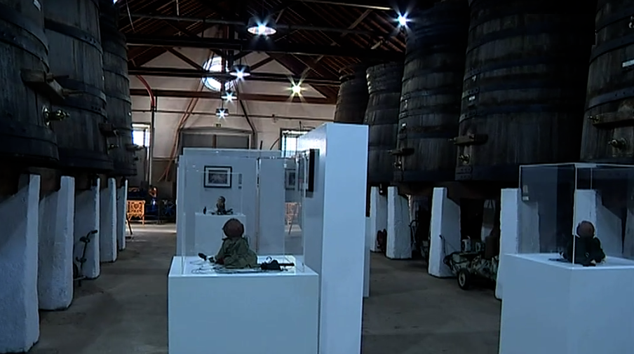 Exposição fotográfica de marionetas no Museu do Vinho